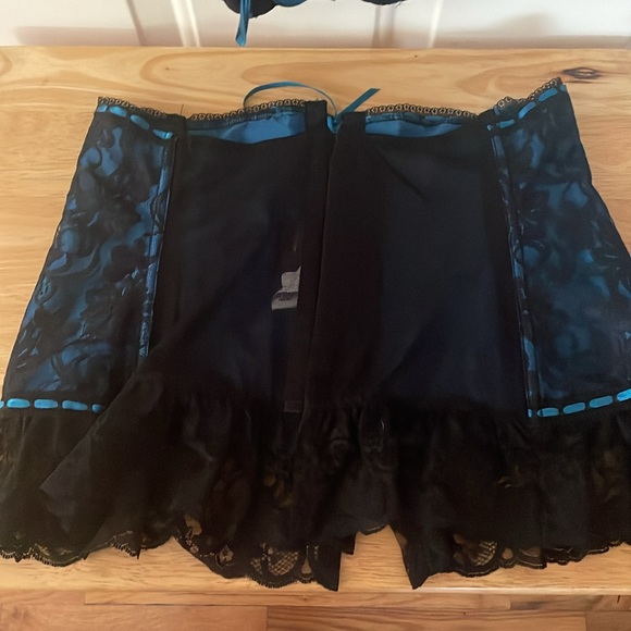 Fredericks of Hollywood Intimates - two pieces - bustier top and bottom - Picture 4 of 17